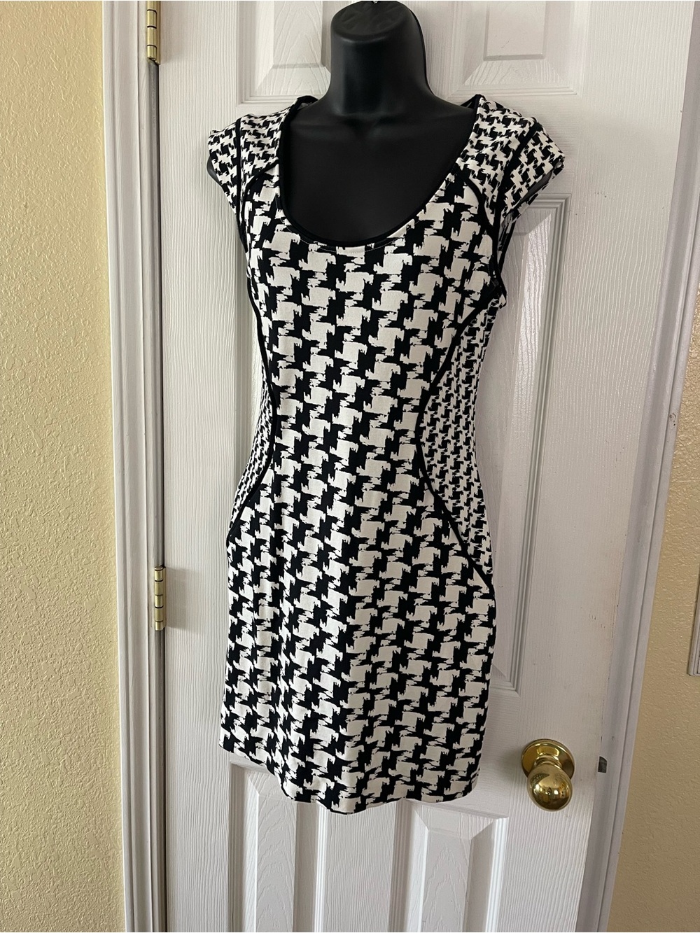 Express Black and White Houndstooth Cap-Sleeve Mini Dress